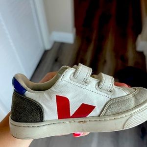Vera sneakers for boys , size 27 Europe 3 to 4 toddler